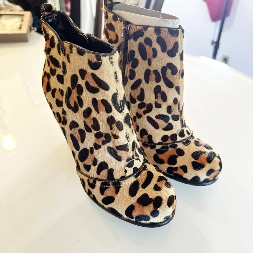 NWOB Beverly Feldman Leopard Print Calf Hair Zip Up Ankle Booties Size 7.5 M